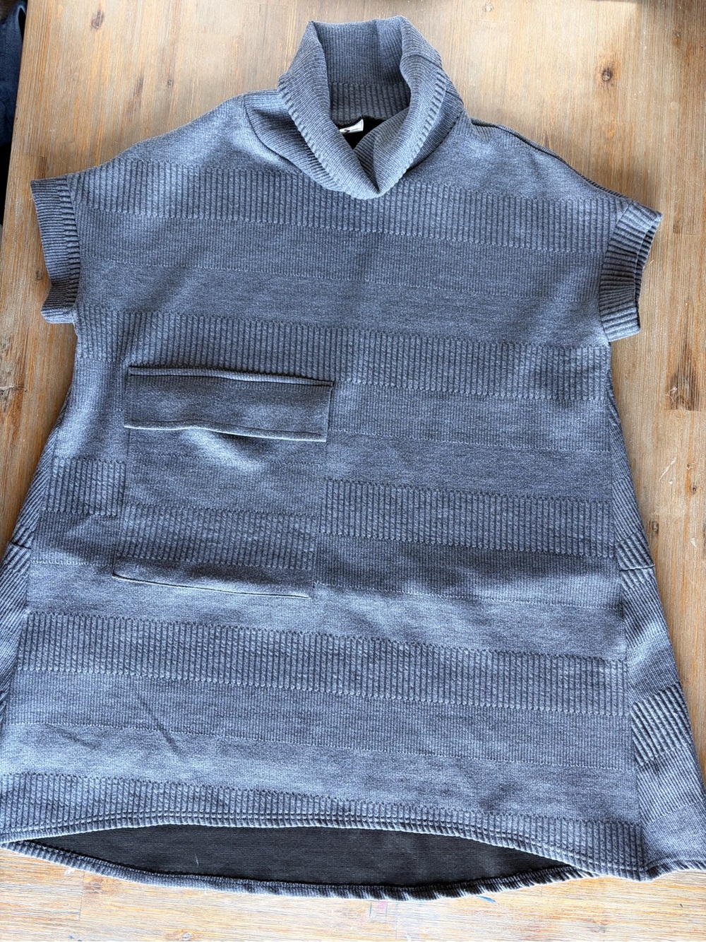 Kate Hewko Gray Short-Sleeve Turtleneck Sweater Tunic